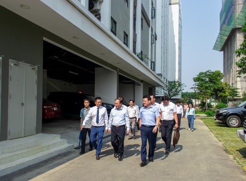 ĐOÀN CÔNG TÁC CỦA BỘ XÂY DỰNG VÀ UBND THÀNH PHỐ HUẾ THAM QUAN, KIỂM TRA TIẾN ĐỘ XÂY DỰNG NOXH TẠI KĐT ECOGARDEN